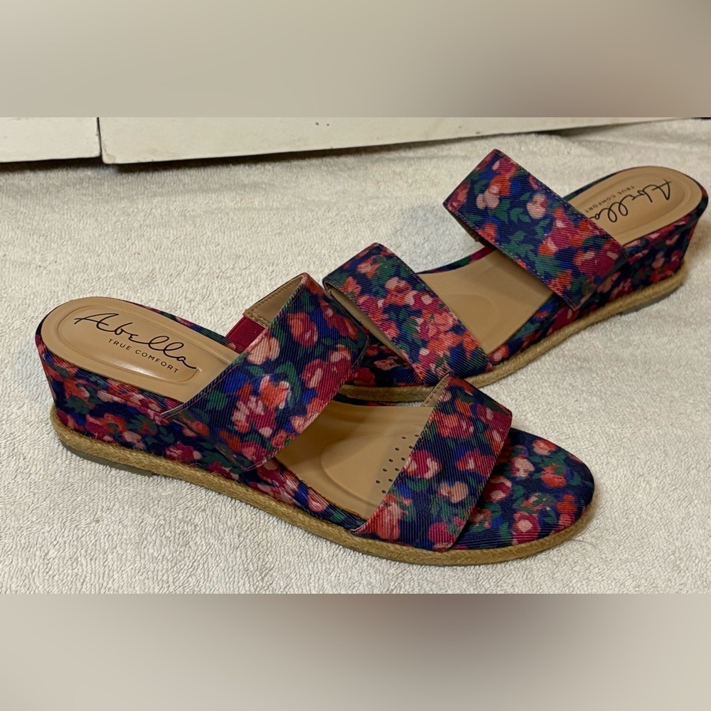 NWOT Abella “Shayla” Pink Floral Wedge Sandal, Women's Size 7.5M